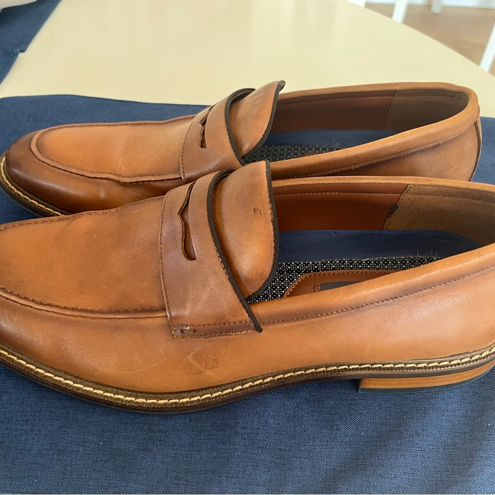 Vince Camuto Men's Brown Leather Penny Loafer slip on Dress Shoe - Picture 4 of 8